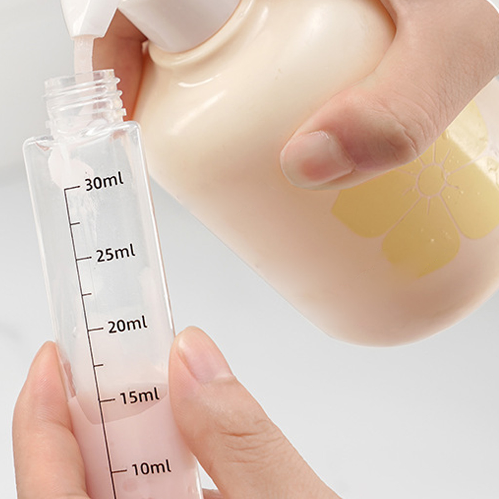 4-in-1 Travel Liquid Dispenser - огляд і ціна Gel Refill Pack